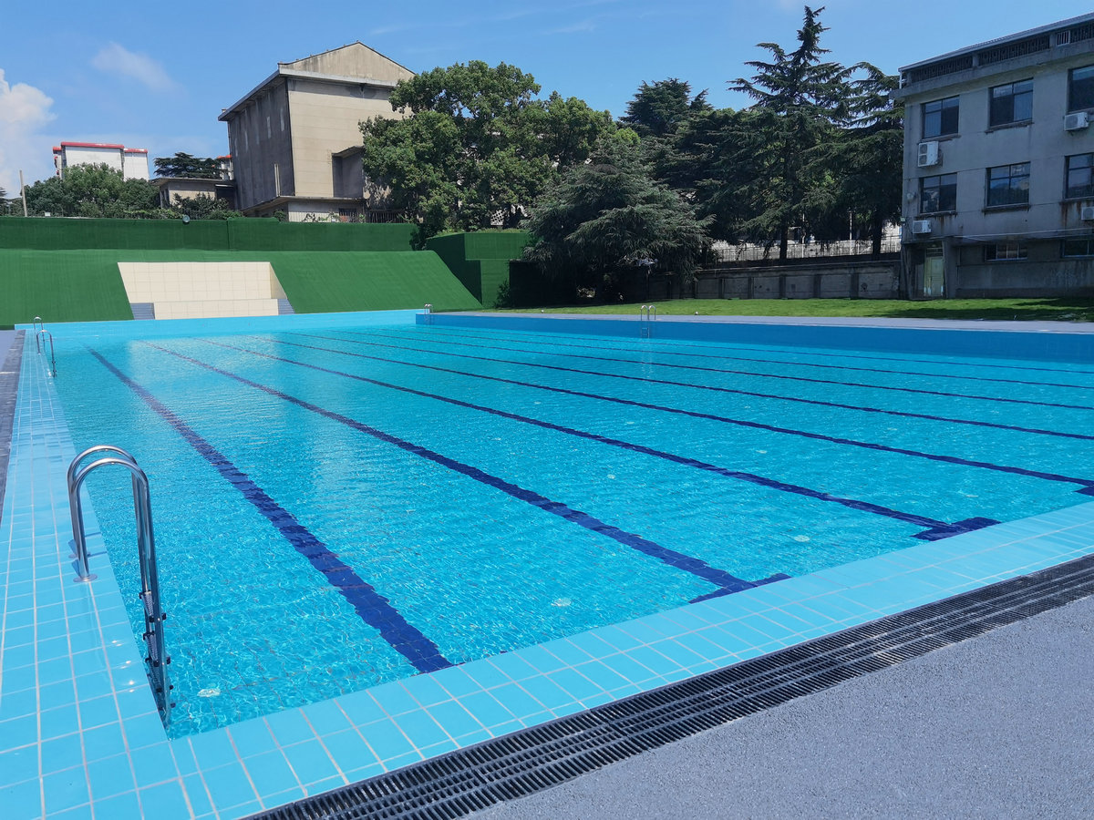 岳陽七里山室外游泳館